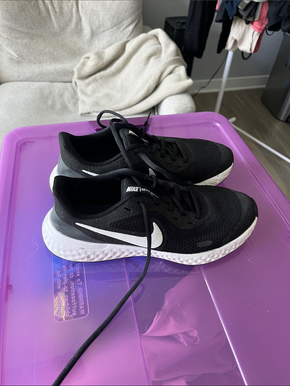 Nike revolution youth 5.5